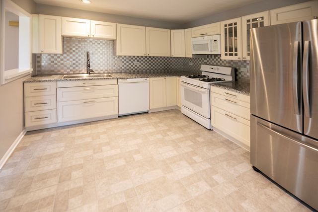 329 Redwing Drive 329, Deerfield, IL 60015
