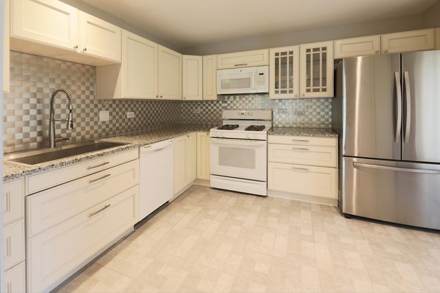 329 Redwing Drive 329, Deerfield, IL 60015