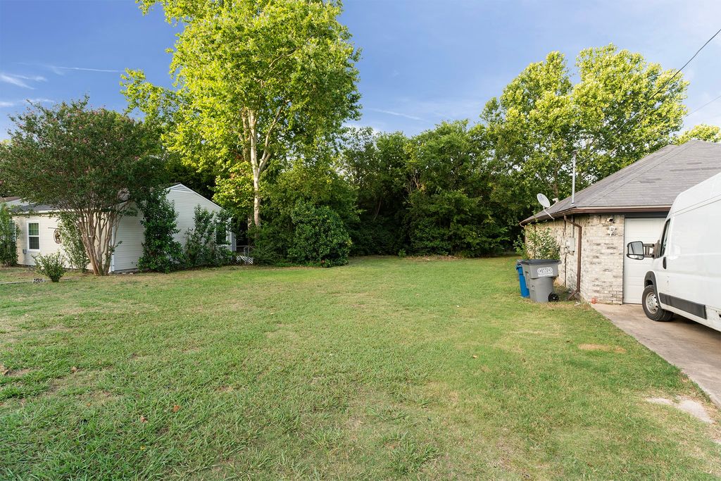 600 N Elm Street, Lancaster, TX 75146