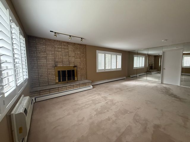950 Washington Boulevard 101, Oak Park, IL 60302