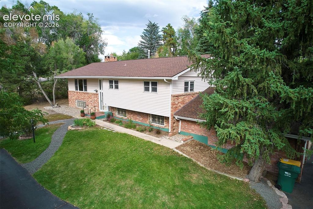6827 Rosewood Drive, Colorado Springs, CO 80918