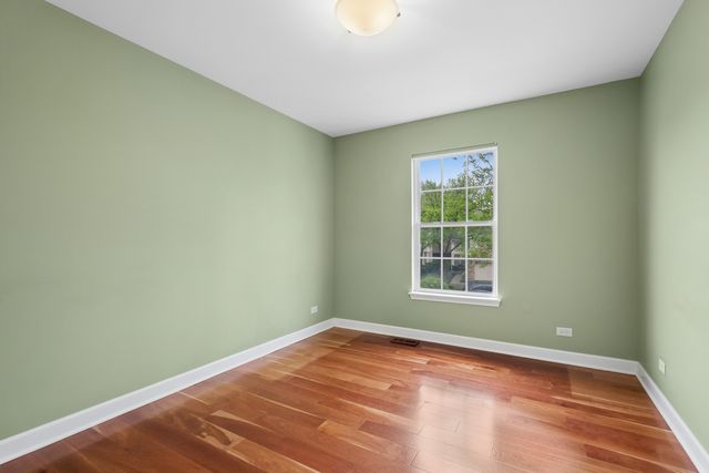 9012 Buckingham Park Drive, Des Plaines, IL 60016