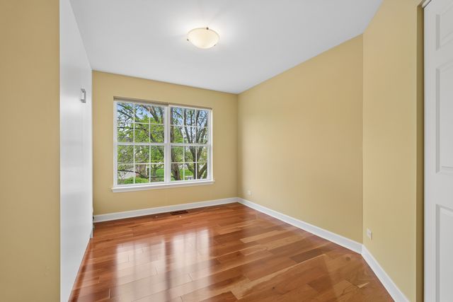 9012 Buckingham Park Drive, Des Plaines, IL 60016