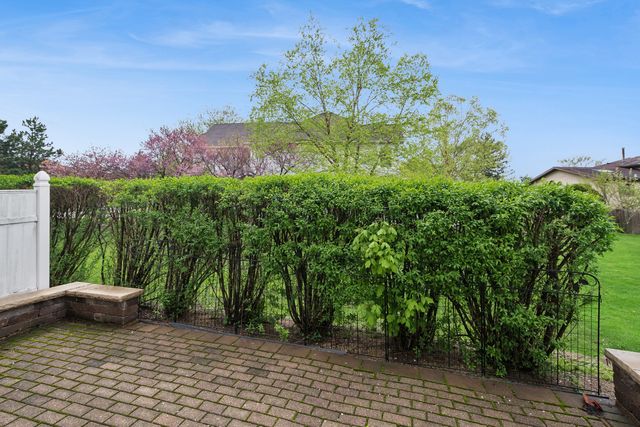 9012 Buckingham Park Drive, Des Plaines, IL 60016