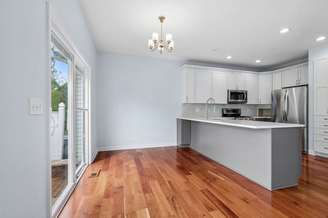 9012 Buckingham Park Drive, Des Plaines, IL 60016