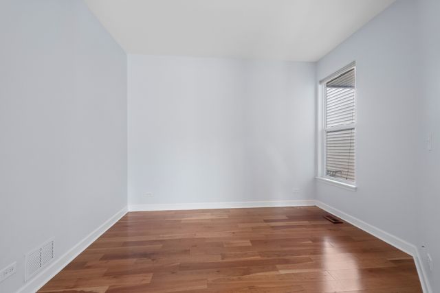 9012 Buckingham Park Drive, Des Plaines, IL 60016