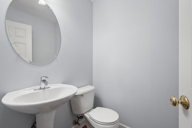 9012 Buckingham Park Drive, Des Plaines, IL 60016