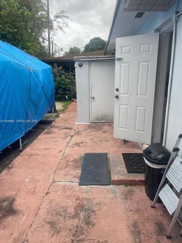 1011 NW 27th Ct, Miami, FL 33125