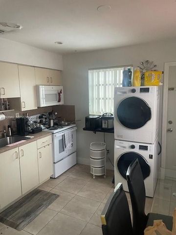 1011 NW 27th Ct, Miami, FL 33125