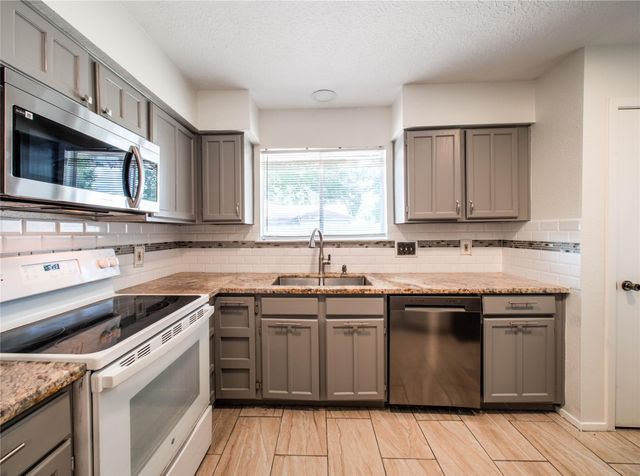 6726 Grant Drive, Richmond, TX 77469