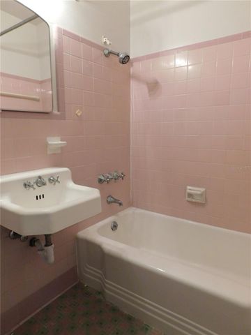 548 NE 5TH AVENUE, Gainesville, FL 32601