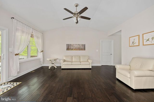 20430 SUNSET HILL DR, Lignum, VA 22726