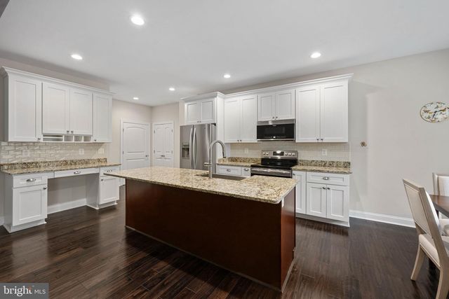 20430 SUNSET HILL DR, Lignum, VA 22726
