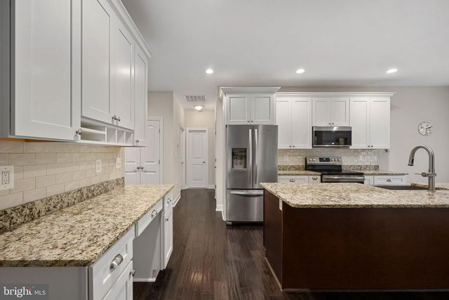 20430 SUNSET HILL DR, Lignum, VA 22726