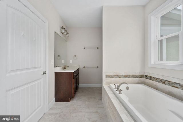 20430 SUNSET HILL DR, Lignum, VA 22726