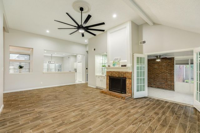 2806 S Peach Hollow Circle, Pearland, TX 77584