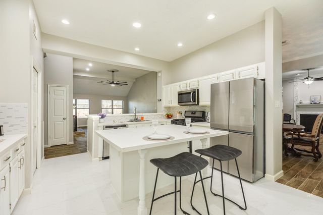 2806 S Peach Hollow Circle, Pearland, TX 77584