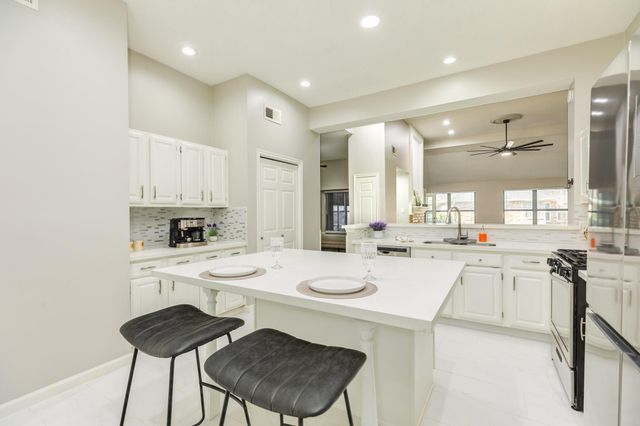 2806 S Peach Hollow Circle, Pearland, TX 77584