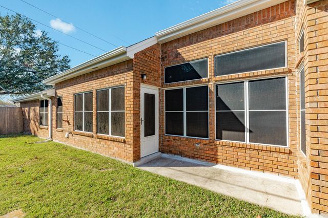 2806 S Peach Hollow Circle, Pearland, TX 77584