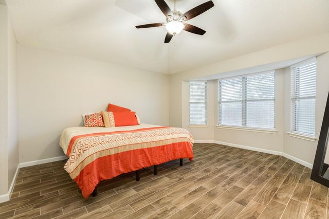 2806 S Peach Hollow Circle, Pearland, TX 77584