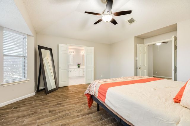 2806 S Peach Hollow Circle, Pearland, TX 77584