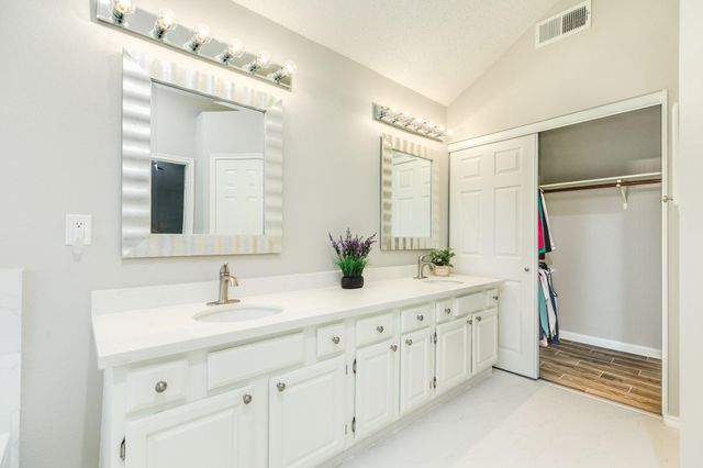 2806 S Peach Hollow Circle, Pearland, TX 77584