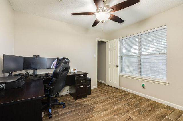 2806 S Peach Hollow Circle, Pearland, TX 77584