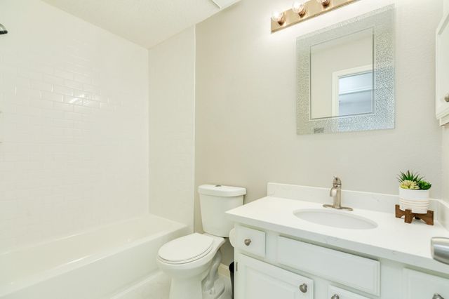 2806 S Peach Hollow Circle, Pearland, TX 77584