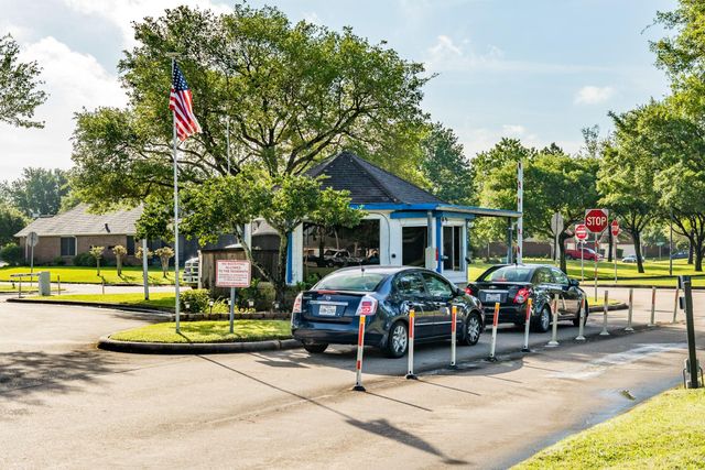 2806 S Peach Hollow Circle, Pearland, TX 77584