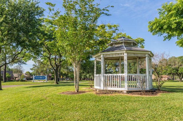 2806 S Peach Hollow Circle, Pearland, TX 77584