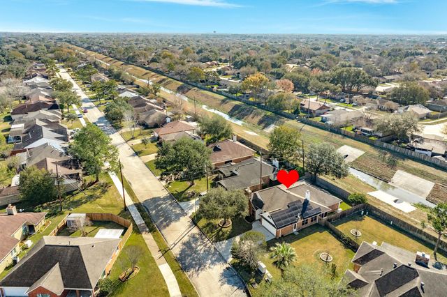 2806 S Peach Hollow Circle, Pearland, TX 77584