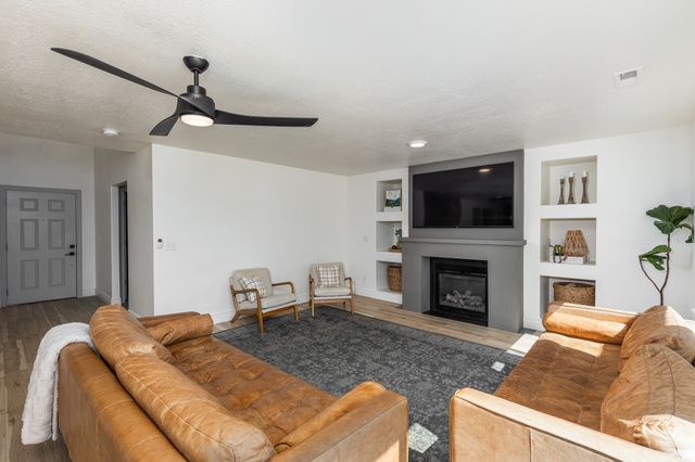 1012 CAMBRIA DR, North Salt Lake, UT 84054