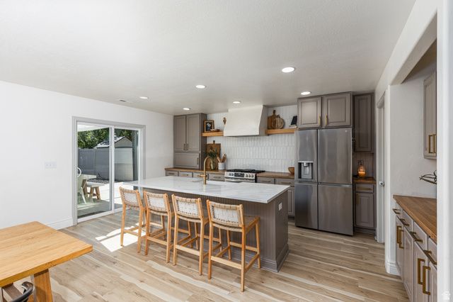 1012 CAMBRIA DR, North Salt Lake, UT 84054