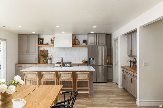 1012 CAMBRIA DR, North Salt Lake, UT 84054