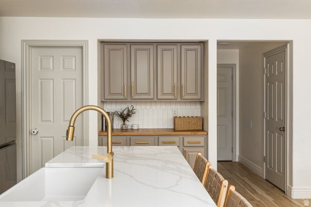 1012 CAMBRIA DR, North Salt Lake, UT 84054