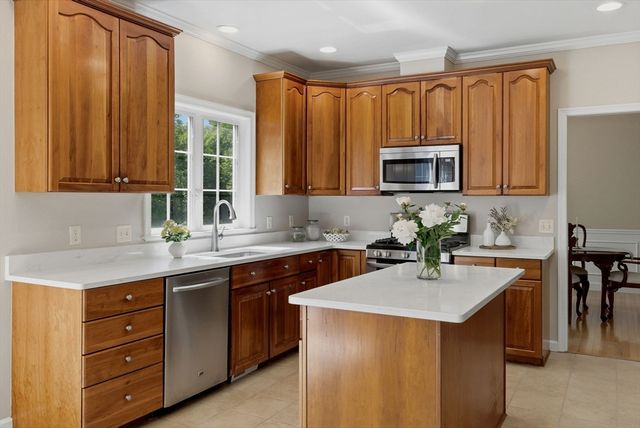 21 Seaver Farm Ln, Grafton, MA 01560
