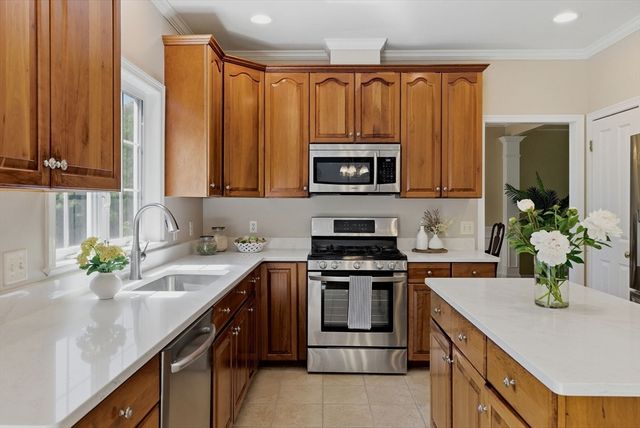 21 Seaver Farm Ln, Grafton, MA 01560
