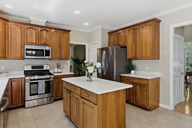 21 Seaver Farm Ln, Grafton, MA 01560
