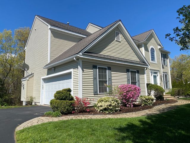 21 Seaver Farm Ln, Grafton, MA 01560