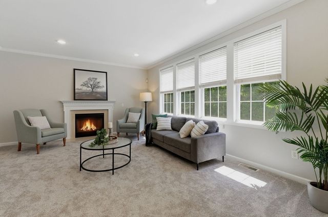 21 Seaver Farm Ln, Grafton, MA 01560