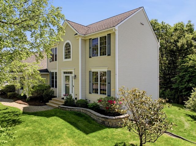 21 Seaver Farm Ln, Grafton, MA 01560