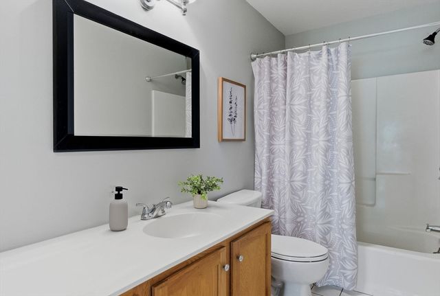 21 Seaver Farm Ln, Grafton, MA 01560