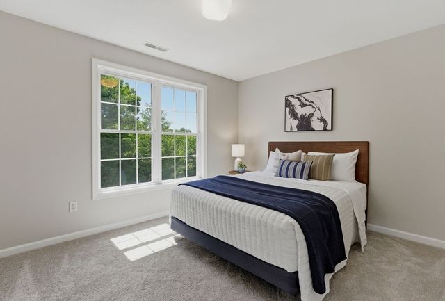 21 Seaver Farm Ln, Grafton, MA 01560
