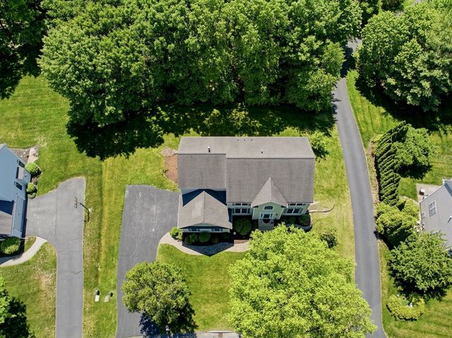 21 Seaver Farm Ln, Grafton, MA 01560