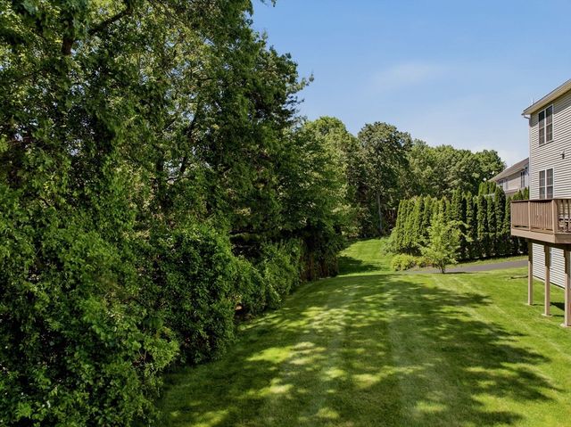 21 Seaver Farm Ln, Grafton, MA 01560