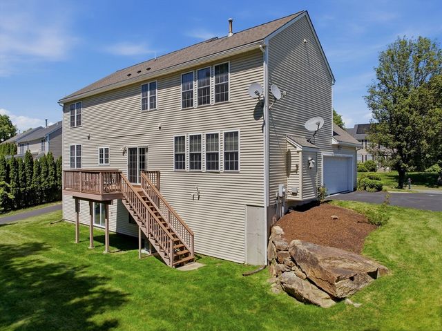 21 Seaver Farm Ln, Grafton, MA 01560