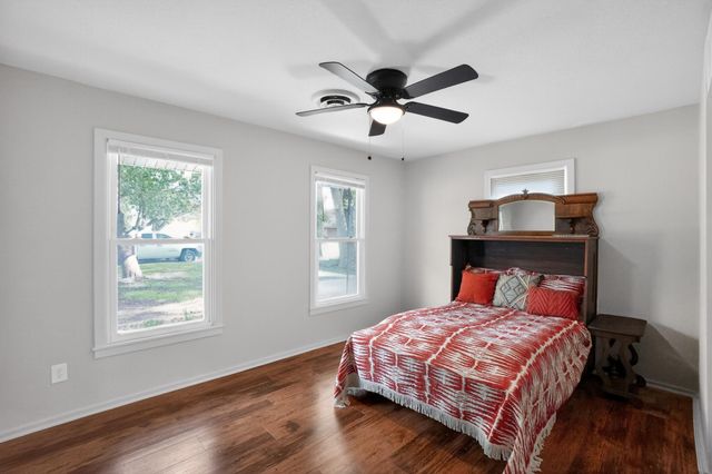 820 W Live Oak ST, Lockhart, TX 78644