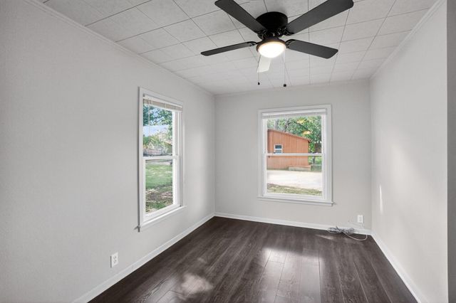 820 W Live Oak ST, Lockhart, TX 78644