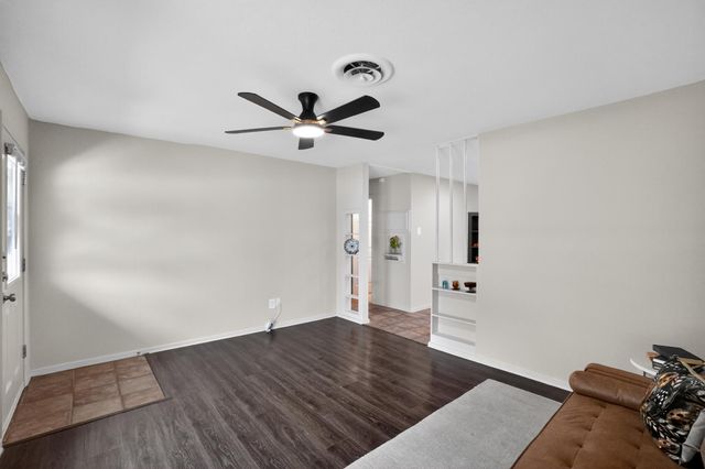 820 W Live Oak ST, Lockhart, TX 78644