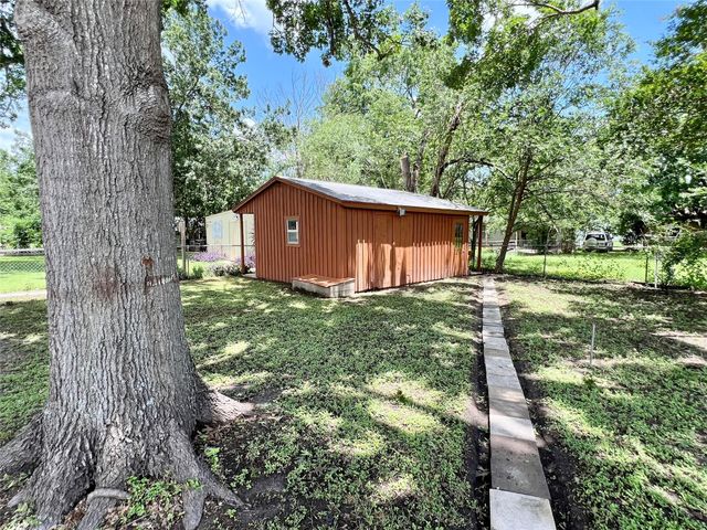 820 W Live Oak ST, Lockhart, TX 78644